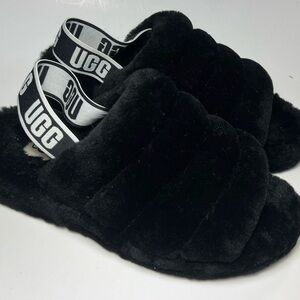 UGG Kids Black Fluffy yeah  Slippers with Logo Strap Sz 6